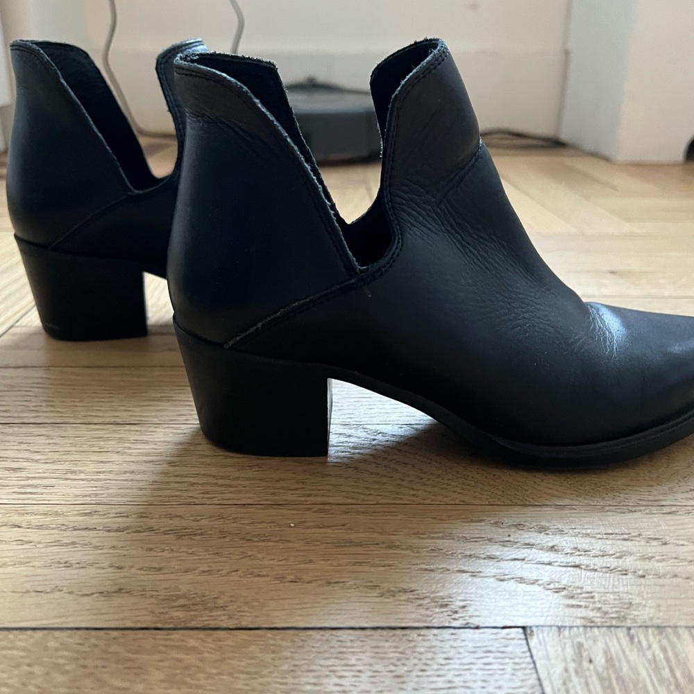 Steven by Steve Madden cutout ankle booties 6.5